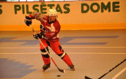 Inline hokejs mostas no ziemas miega (VIDEO)