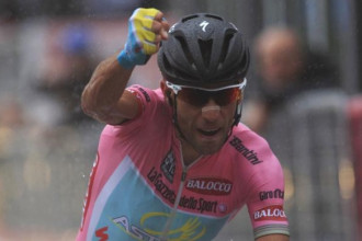 Nibali uzvar braucienā ar atsevišķu startu un tuvojas triumfam kopvērtējumā Nibali uzvar braucienā ar atsevišķu startu un tuvojas triumfam kopvērtējumā