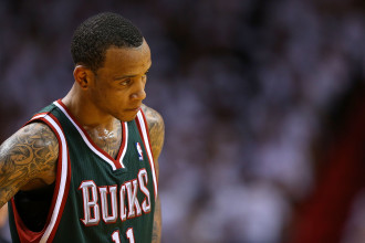 Eliss grasās pamest "Bucks" Eliss grasās pamest "Bucks"