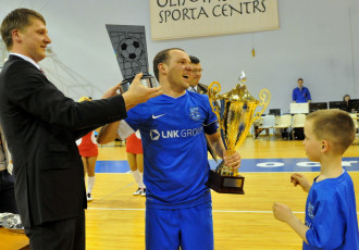 Foto: FK Nikars jau seškārtējie Latvijas čempioni