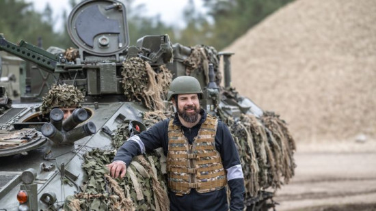 Latvijas hokeja izlase aizvada saliedēšanās pasākumu "Ādažu" militārajā bāzē