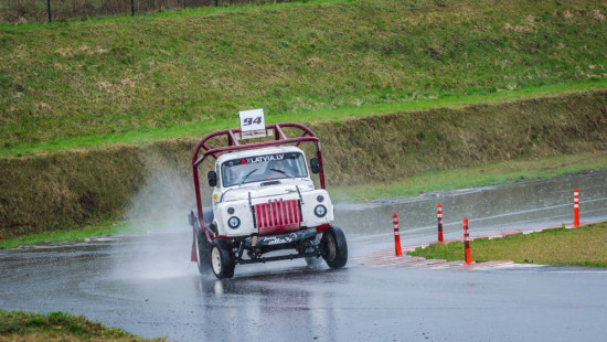 Leimanim un Ribakam uzvaras Rāsillas smago mašīnu autokrosā