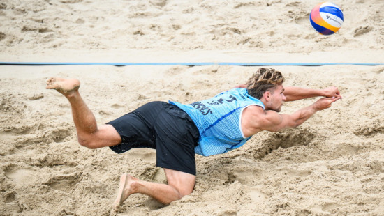 Latvijas pludmales volejbolisti Bulgačs un Rinkevičs Universiādē sasniedza ceturtdaļfinālu