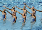 Sinhronajā peldēšanā dāmu komandām joprojām nepārspēta Krievija