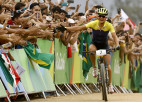Jaunā zviedriete uzvar pieredzējušas konkurentes kalnu riteņbraukšanā