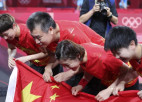 Ķīnas galda tenisistes uzvar Tokijas olimpisko spēļu komandu sacensībās