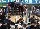 Video: MMA cīņas turnīrā izraisās masveida kautiņš