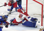ASV hokejistes izdara par 53 metieniem vairāk, atspēlējoties pret varonīgo Čehiju