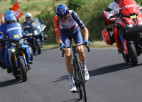 Neilands pēc kritiena atrāvienā "Tour de France" posmā finišē 35. vietā