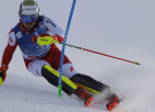 Ar austriešu dominanci slalomā un vides aktīvistu protestiem sācies PK kalnu slēpošanā vīriešiem