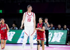 Ķīnas U18 izlasē debitē 220 centimetrus gara spēlētāja