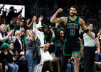 "Celtics" ar Teitumu priekšgalā pārtrauc "Cavaliers" vēsturisko uzvaru sēriju