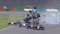 "Red Bull" F1 komandas juniors izraisa iespaidīgu avāriju