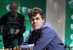 FIDE soda Kārlsenu par džinsiem, titulētais šahists federāciju pasūta trīs mājas tālāk