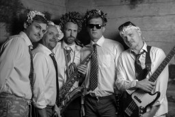 Kultūras nams “Atmoda” aicina svinēt Lieldienas ar grupām “Regīna” un “7 dēli”