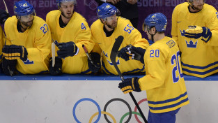 Zviedru hokejisti trešajā periodā sakauj slovēņus un iekļūst pusfinālā