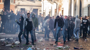 "Feyenoord" fani pirms spēles Romā izraisa sadursmes ar policiju