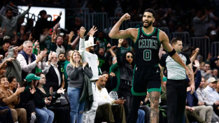 "Celtics" ar Teitumu priekšgalā pārtrauc "Cavaliers" vēsturisko uzvaru sēriju