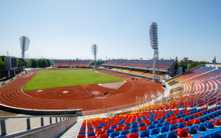 Foto: Jauna stāsta sākums - futbols iepazīst atjaunoto Daugavas stadionu