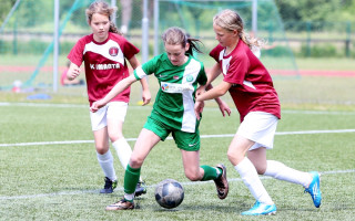 Foto: Latvijas meiteņu futbola vasaras čempionāta cīņas Olainē