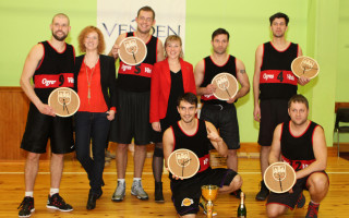 Foto: Ogres kausu basketbolā izcīna "Puzāka puikas/Hauze"