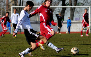 Foto: U-17 cīnās pret Vācijas vienaudžiem