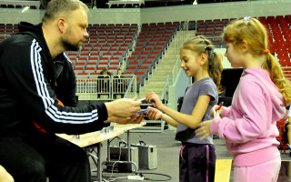 Foto: Akcija "Swedbank Basketbols aicina"  arī" Arēnā Rīga"