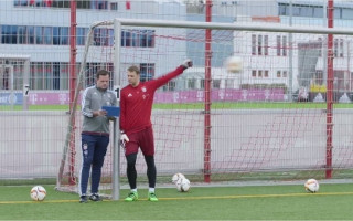 Video: "Bayern" vārtsargs Noiers atvaira sitienu neskatoties