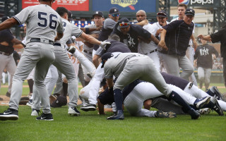 "Yankees" un "Tigers" sarīko masu kautiņu