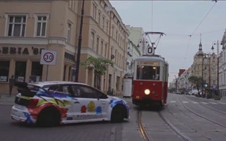 Video: Poļu pilots savu pilsētu noreklamē ar gaumīgu "Gymkhana" stila video