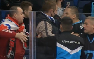 Video: KHL spēlētāji kaujas un iedvesmo līdzjutējus "noskaidrot attiecības"