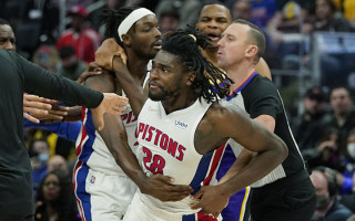 Bez autoritātēm: "Pistons" otrgadnieks metas pārmācīt Lebronu (video)