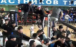 Video: MMA cīņas turnīrā izraisās masveida kautiņš