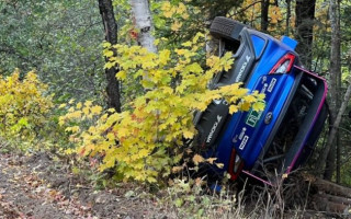 Video: Kena Bloka meita pie "Subaru WRX" stūres debitē ar avāriju