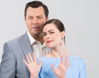 Video: Dombrovska un Maņjakovs piedāvā jaunu Paula dziesmas “Ziemeļblāzmas romance” versiju Video: Dombrovska un Maņjakovs piedāvā jaunu Paula dziesmas “Ziemeļblāzmas romance” versiju