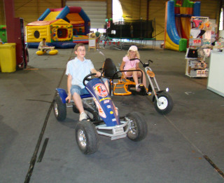 Foto: Vasaras iepirkšanās svētki Ķīpsalā – “Cenplēsis 2011”
