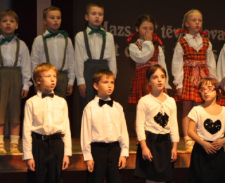 Video: Rīgas 69. vidusskolas audzēkņu 18.novembra svētku koncerts