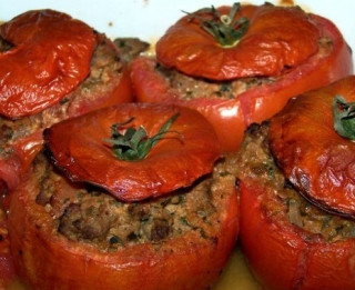 Ar malto gaļu pildīti tomāti