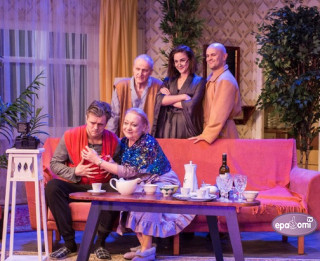 Video: "Liec Dievam pasmieties" Dailes teātrī. Izrādes fragmenti