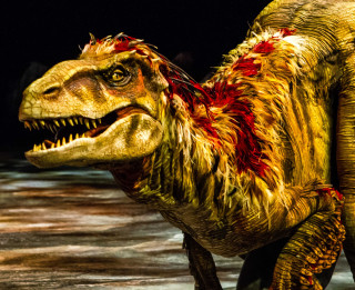 Pēc trīs nedēļām Rīgā viesosies pasaulē lielākais dinozauru šovs -  “Pastaiga ar dinozauriem”