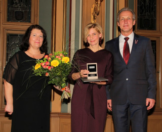 Pasniegtas balvas Rīgas labākajiem pirmsskolu darbiniekiem, Martas Rinkas balvu saņem Ligita Gulbe