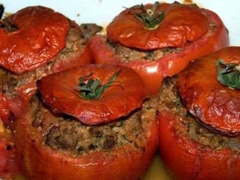 Ar malto gaļu pildīti tomāti