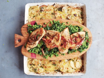 Ātrais cāļa, dārzeņu un kartupeļu sacepums