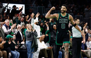 "Celtics" ar Teitumu priekšgalā pārtrauc "Cavaliers" vēsturisko uzvaru sēriju