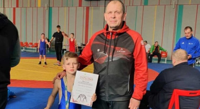 Ukraiņu zēns Jelgavas kluba sastāvā izcīna medaļu brīvās cīņas sacensībās
