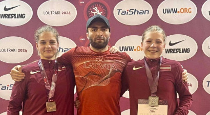 Cīkstonēm Markovai un Kirilovai medaļas U15 Eiropas čempionātā