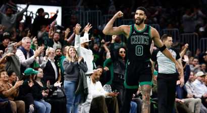 "Celtics" ar Teitumu priekšgalā pārtrauc "Cavaliers" vēsturisko uzvaru sēriju