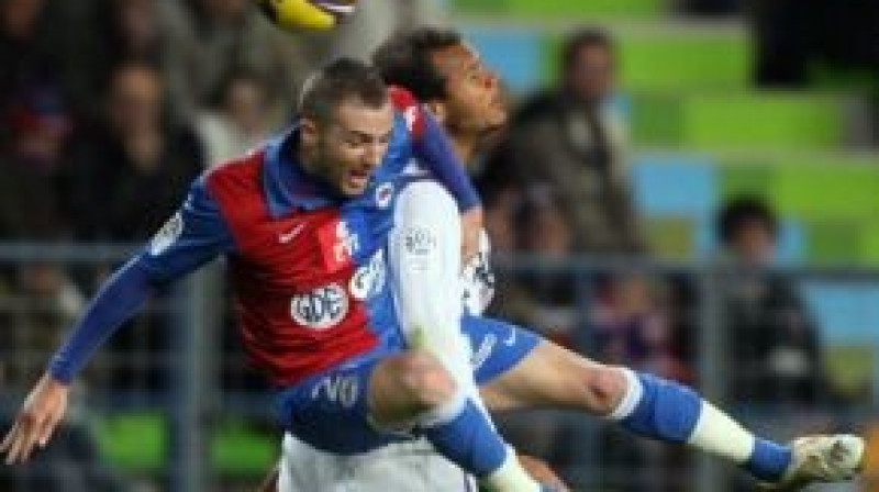 Divcīņa starp "Caen" un "Toulouse" spēlētājiem
Foto: AFP