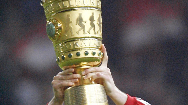 Kuras komandas spēlētāji šogad virs galvas
turēs Vācijas kausu?
Foto: AP