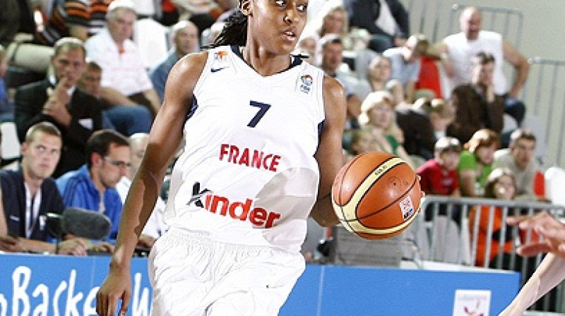 Francijas izlases līdere Sandrīne Gruda 
Foto: eurobasketwomen2009.com
